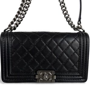CHANEL BOY LEATHER flap Bag BLK Medium